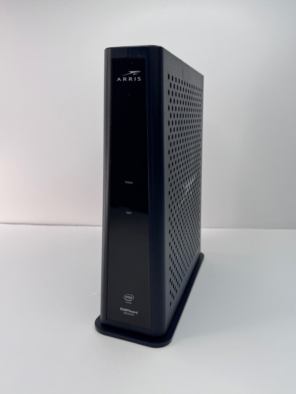 Arris SURFboard SBG8300 Desktop DOCSIS 3.1 Cable Modem and Wi-Fi Router